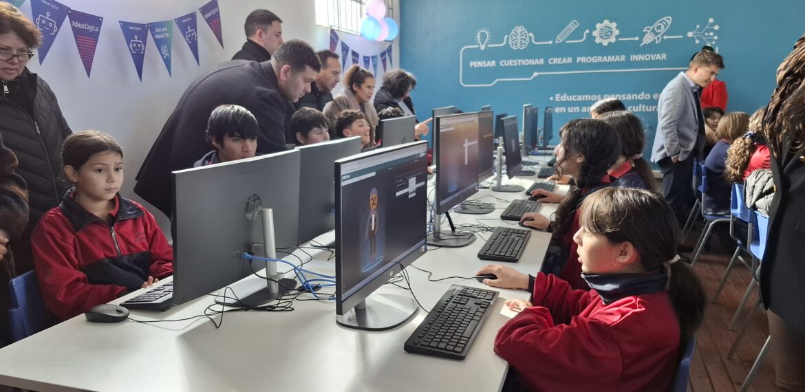 Nuevos laboratorios de computación fortalecerán la educación digital en escuelas públicas de Valparaíso